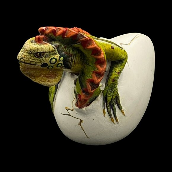 Handmade Mexican Iguana Emerging from Egg Sculpture Hand Painted Signed Macias - Picture 3 of 11